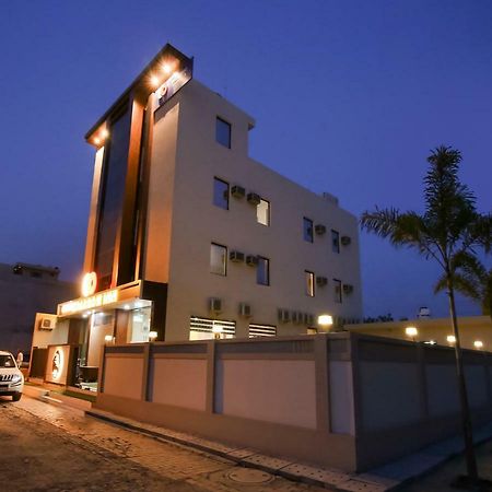 Hotel Grand Sparrow Inn Агра Екстер'єр фото